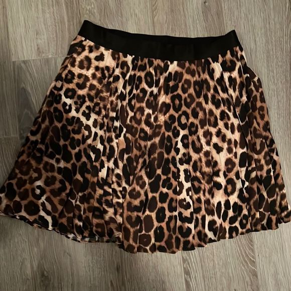 NWT express leopard mini skirt - medium - Picture 1 of 2